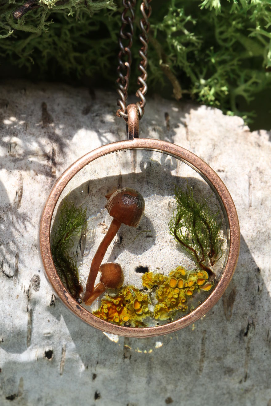 I Capture The Beauty Of Woodlands And Meadows In Resin Jewelry I Capture The Beauty Of Woodlands And Meadows In Resin Jewelry