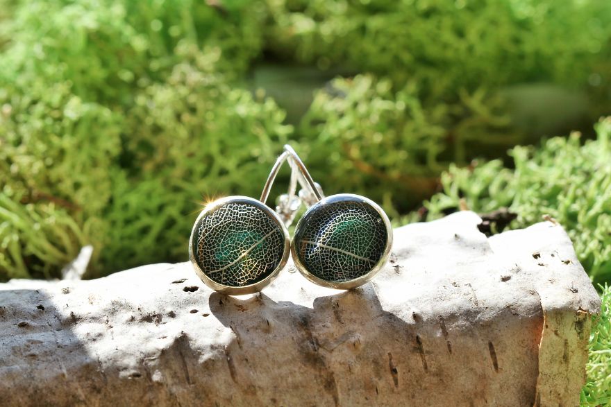 I Capture The Beauty Of Woodlands And Meadows In Resin Jewelry I Capture The Beauty Of Woodlands And Meadows In Resin Jewelry