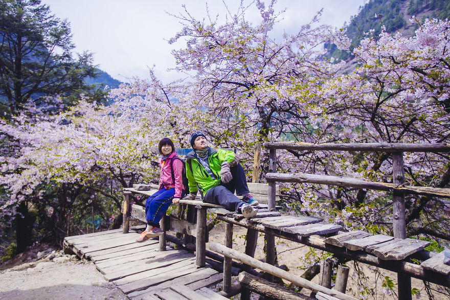 We Were On A Tight Budget, So We Brought A Camera And Tripod To Shoot Our Own Wedding Photos While Travelling The World For 3 Years We Were On A Tight Budget, So We Brought A Camera And Tripod To Shoot Our Own Wedding Photos While Travelling The World For 3 Years