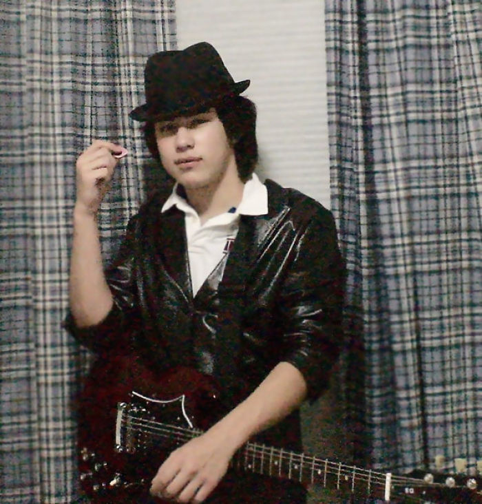 People Are Sharing Embarrassing Childhood Photos Of Their Significant Others, And It’s Too Funny People Are Sharing Embarrassing Childhood Photos Of Their Significant Others, And It’s Too Funny