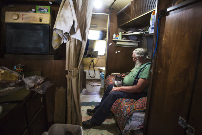 26 Photos Of Americans In Their Bedrooms Let Us Take A Glimpse Into Their Private Lives 26 Photos Of Americans In Their Bedrooms Let Us Take A Glimpse Into Their Private Lives