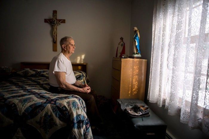 26 Photos Of Americans In Their Bedrooms Let Us Take A Glimpse Into Their Private Lives 26 Photos Of Americans In Their Bedrooms Let Us Take A Glimpse Into Their Private Lives