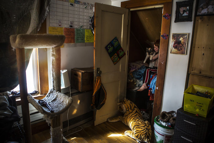 26 Photos Of Americans In Their Bedrooms Let Us Take A Glimpse Into Their Private Lives 26 Photos Of Americans In Their Bedrooms Let Us Take A Glimpse Into Their Private Lives