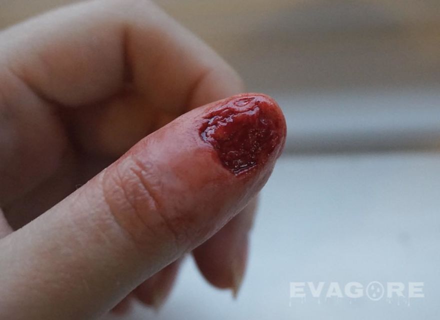 Artist Creates Hyper-Realistic Makeup That Will Leave You With Chills Artist Creates Hyper-Realistic Makeup That Will Leave You With Chills