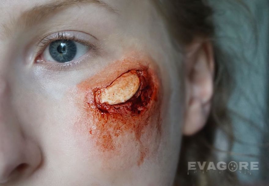 Artist Creates Hyper-Realistic Makeup That Will Leave You With Chills Artist Creates Hyper-Realistic Makeup That Will Leave You With Chills