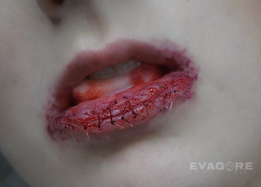 Artist Creates Hyper-Realistic Makeup That Will Leave You With Chills Artist Creates Hyper-Realistic Makeup That Will Leave You With Chills