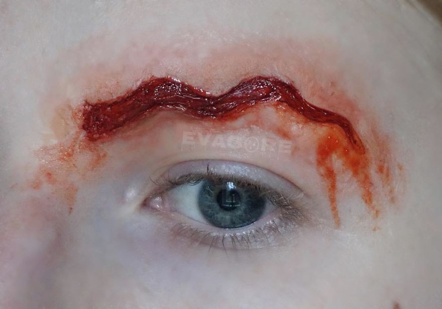 Artist Creates Hyper-Realistic Makeup That Will Leave You With Chills Artist Creates Hyper-Realistic Makeup That Will Leave You With Chills