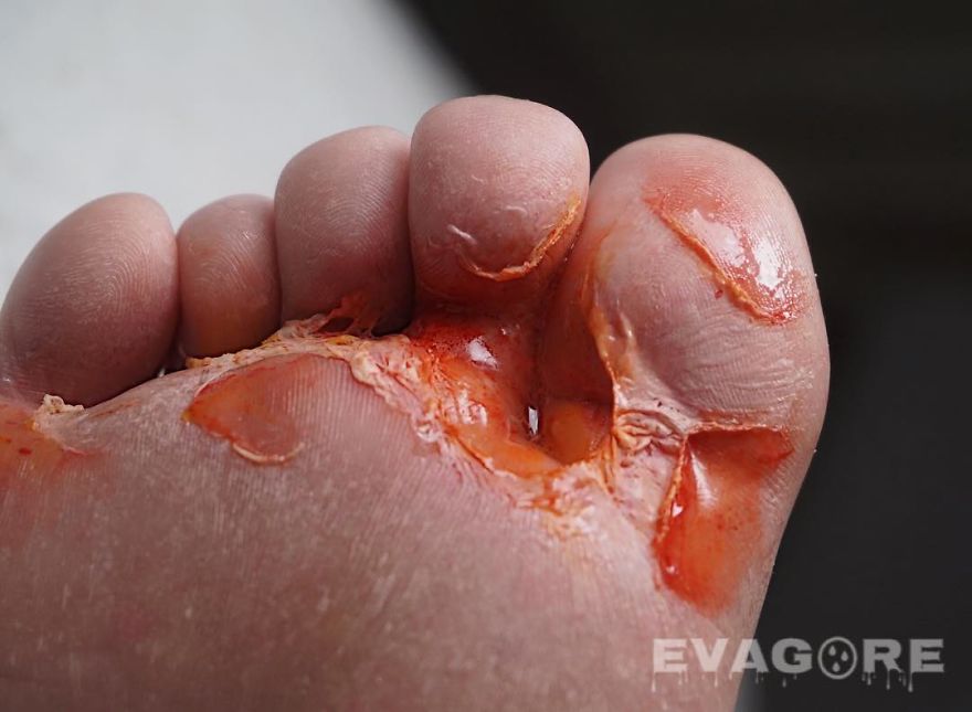 Artist Creates Hyper-Realistic Makeup That Will Leave You With Chills Artist Creates Hyper-Realistic Makeup That Will Leave You With Chills