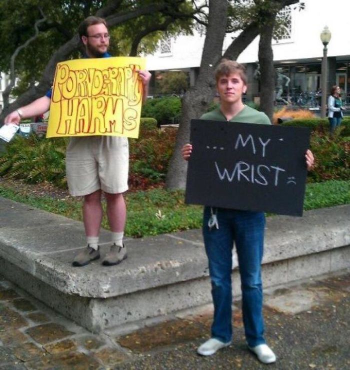 66 Times People Hilariously Trolled Protesters