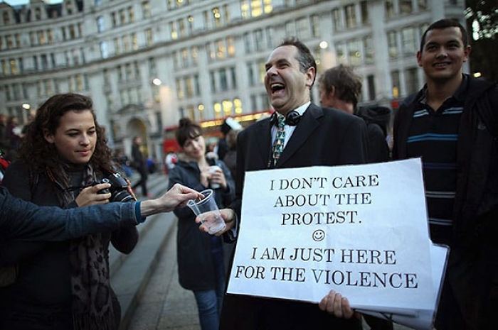 66 Times People Hilariously Trolled Protesters
