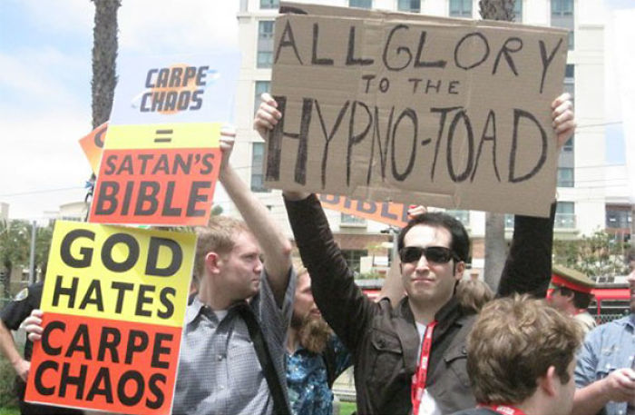 66 Times People Hilariously Trolled Protesters