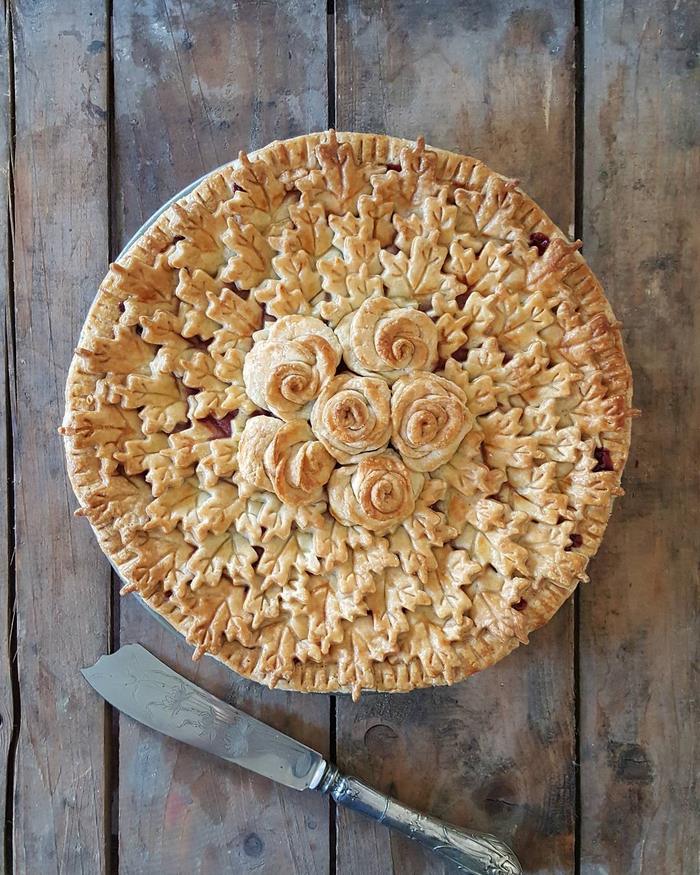 Baker Shows Before & After Pics Of Her Awesome Pie Crusts, And The Result Is Too Pretty To Eat Baker Shows Before & After Pics Of Her Awesome Pie Crusts, And The Result Is Too Pretty To Eat
