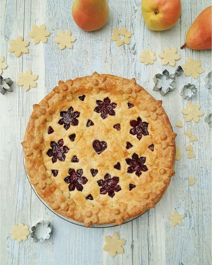 Baker Shows Before & After Pics Of Her Awesome Pie Crusts, And The Result Is Too Pretty To Eat Baker Shows Before & After Pics Of Her Awesome Pie Crusts, And The Result Is Too Pretty To Eat