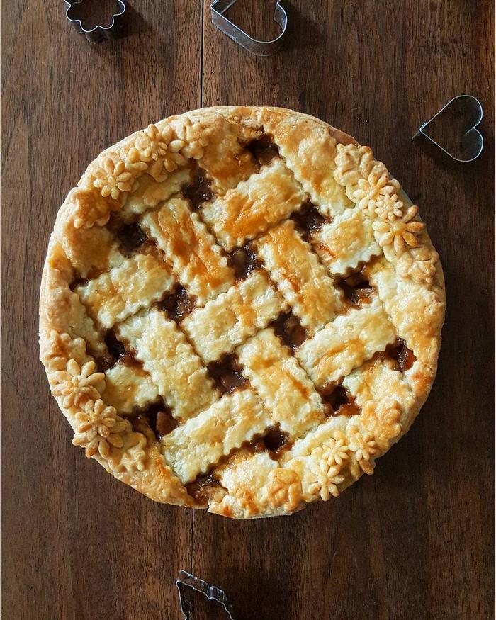 Baker Shows Before & After Pics Of Her Awesome Pie Crusts, And The Result Is Too Pretty To Eat Baker Shows Before & After Pics Of Her Awesome Pie Crusts, And The Result Is Too Pretty To Eat