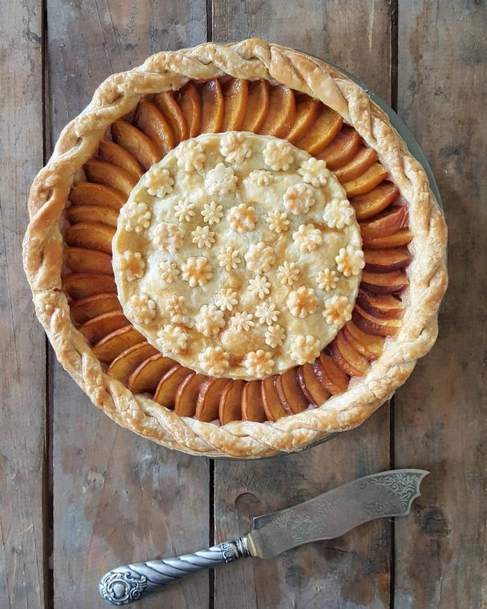 Baker Shows Before & After Pics Of Her Awesome Pie Crusts, And The Result Is Too Pretty To Eat Baker Shows Before & After Pics Of Her Awesome Pie Crusts, And The Result Is Too Pretty To Eat