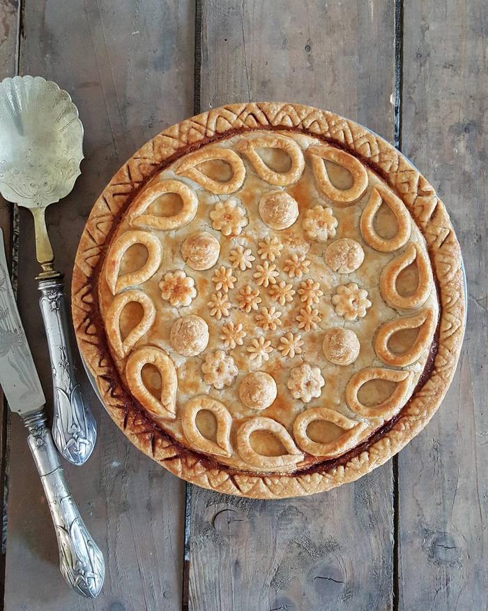 Baker Shows Before & After Pics Of Her Awesome Pie Crusts, And The Result Is Too Pretty To Eat Baker Shows Before & After Pics Of Her Awesome Pie Crusts, And The Result Is Too Pretty To Eat