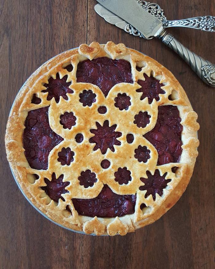 Baker Shows Before & After Pics Of Her Awesome Pie Crusts, And The Result Is Too Pretty To Eat Baker Shows Before & After Pics Of Her Awesome Pie Crusts, And The Result Is Too Pretty To Eat