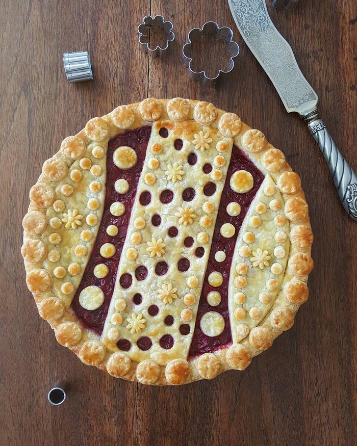 Baker Shows Before & After Pics Of Her Awesome Pie Crusts, And The Result Is Too Pretty To Eat Baker Shows Before & After Pics Of Her Awesome Pie Crusts, And The Result Is Too Pretty To Eat