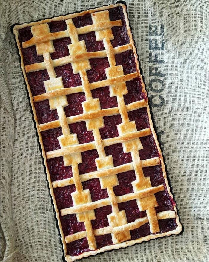 Baker Shows Before & After Pics Of Her Awesome Pie Crusts, And The Result Is Too Pretty To Eat Baker Shows Before & After Pics Of Her Awesome Pie Crusts, And The Result Is Too Pretty To Eat