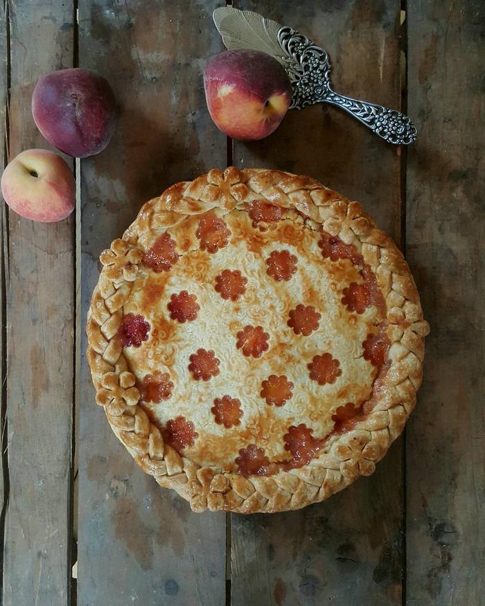 Baker Shows Before & After Pics Of Her Awesome Pie Crusts, And The Result Is Too Pretty To Eat Baker Shows Before & After Pics Of Her Awesome Pie Crusts, And The Result Is Too Pretty To Eat