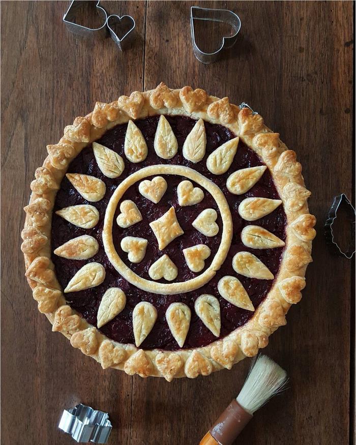 Baker Shows Before & After Pics Of Her Awesome Pie Crusts, And The Result Is Too Pretty To Eat Baker Shows Before & After Pics Of Her Awesome Pie Crusts, And The Result Is Too Pretty To Eat