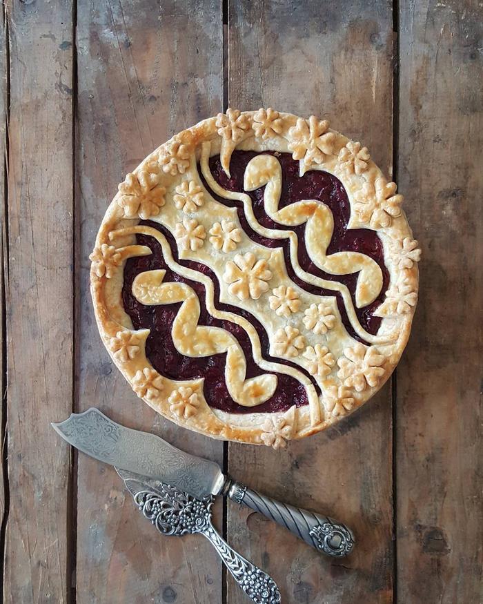 Baker Shows Before & After Pics Of Her Awesome Pie Crusts, And The Result Is Too Pretty To Eat Baker Shows Before & After Pics Of Her Awesome Pie Crusts, And The Result Is Too Pretty To Eat