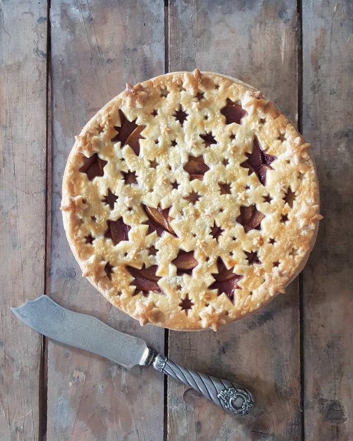 Baker Shows Before & After Pics Of Her Awesome Pie Crusts, And The Result Is Too Pretty To Eat Baker Shows Before & After Pics Of Her Awesome Pie Crusts, And The Result Is Too Pretty To Eat