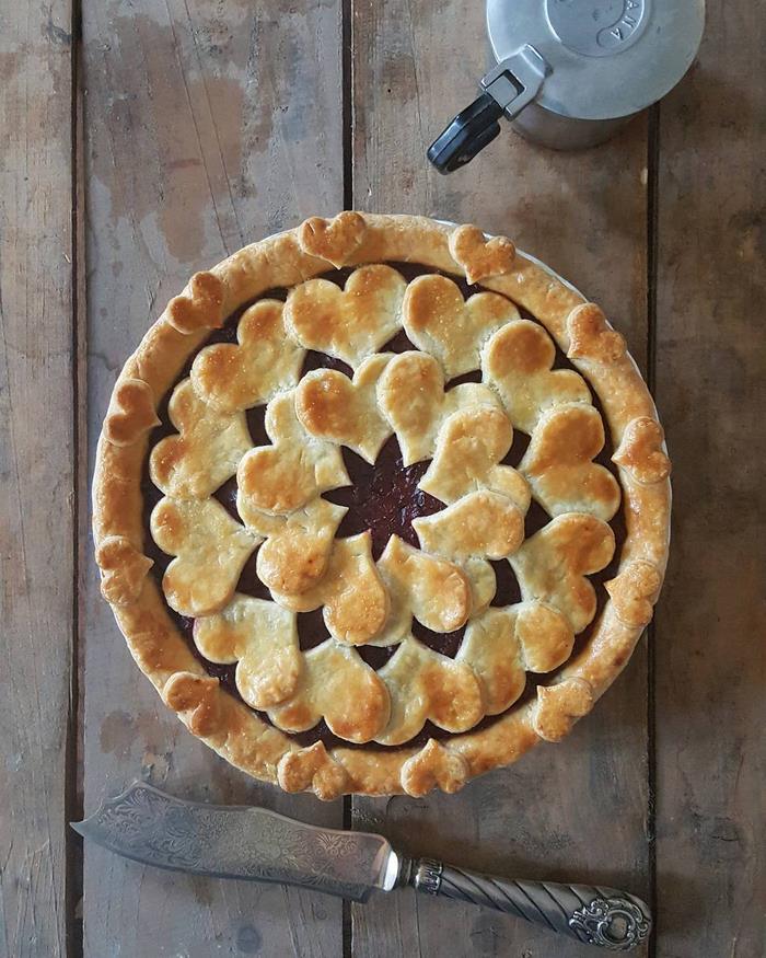 Baker Shows Before & After Pics Of Her Awesome Pie Crusts, And The Result Is Too Pretty To Eat Baker Shows Before & After Pics Of Her Awesome Pie Crusts, And The Result Is Too Pretty To Eat