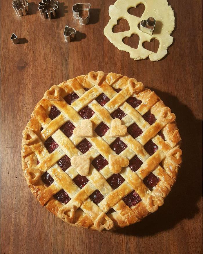 Baker Shows Before & After Pics Of Her Awesome Pie Crusts, And The Result Is Too Pretty To Eat Baker Shows Before & After Pics Of Her Awesome Pie Crusts, And The Result Is Too Pretty To Eat