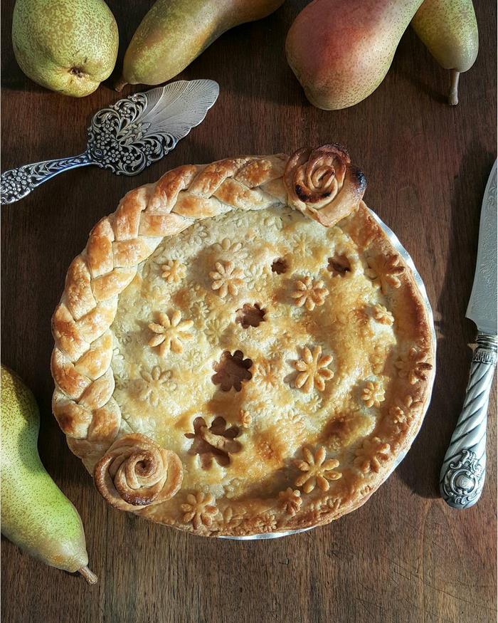 Baker Shows Before & After Pics Of Her Awesome Pie Crusts, And The Result Is Too Pretty To Eat Baker Shows Before & After Pics Of Her Awesome Pie Crusts, And The Result Is Too Pretty To Eat