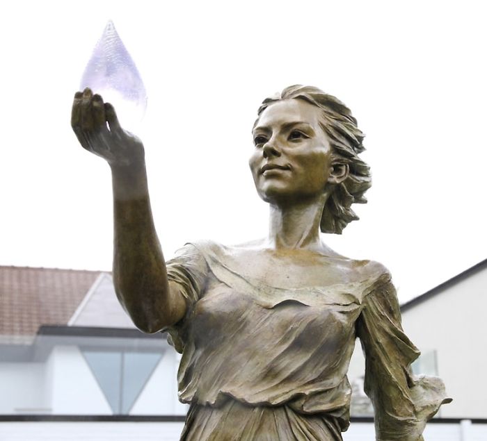 Artist Creates Life-Size Sculptures Of Women Inspired By Renaissance Art, Reveals The Beauty Of Female Form