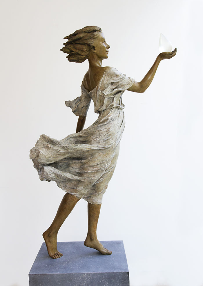 Artist Creates Life-Size Sculptures Of Women Inspired By Renaissance Art, Reveals The Beauty Of Female Form