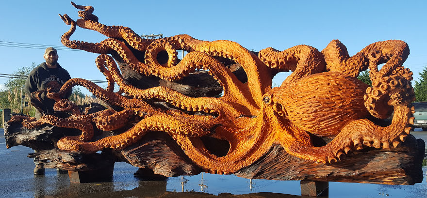 Chainsaw Artist Carves Fallen Redwood Tree Into Giant Sea Creature Chainsaw Artist Carves Fallen Redwood Tree Into Giant Sea Creature