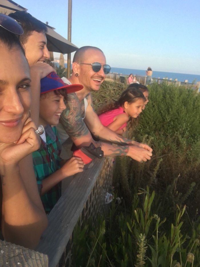 Chester Bennington&#8217;s Widow Posts Video Of Him 36 Hours Before His Death &#8211; &#8220;This Is What Depression Looked Like To Us&#8221;