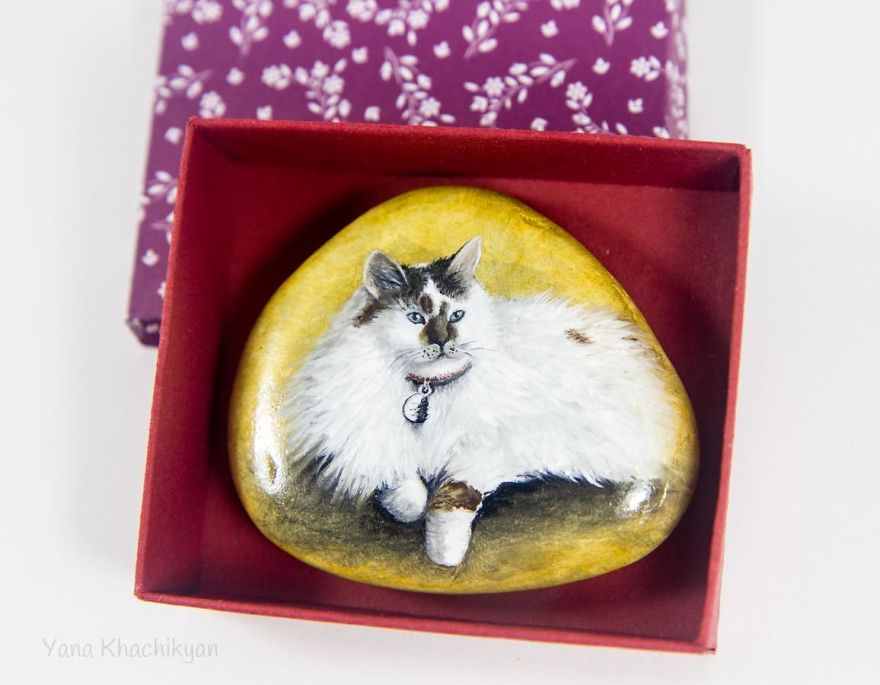 I Paint Miniature Pet Portraits On Stones Which Touch My Heart Every Single Time