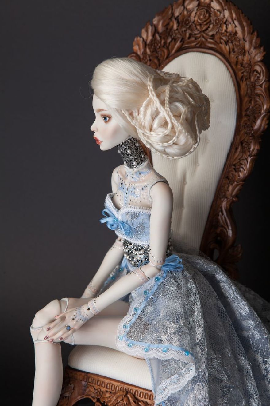 Can’t Take My Eyes Off Of You: True-To-Life Beautiful Collectible Dolls With Golden Joints Can’t Take My Eyes Off Of You: True-To-Life Beautiful Collectible Dolls With Golden Joints