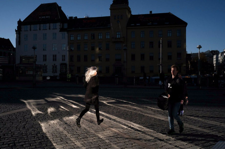 50 Incredibly Lucky Shots By Probably The Best Street Photographer In The World 50 Incredibly Lucky Shots By Probably The Best Street Photographer In The World