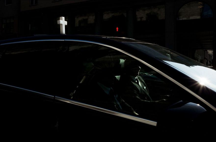 50 Incredibly Lucky Shots By Probably The Best Street Photographer In The World 50 Incredibly Lucky Shots By Probably The Best Street Photographer In The World