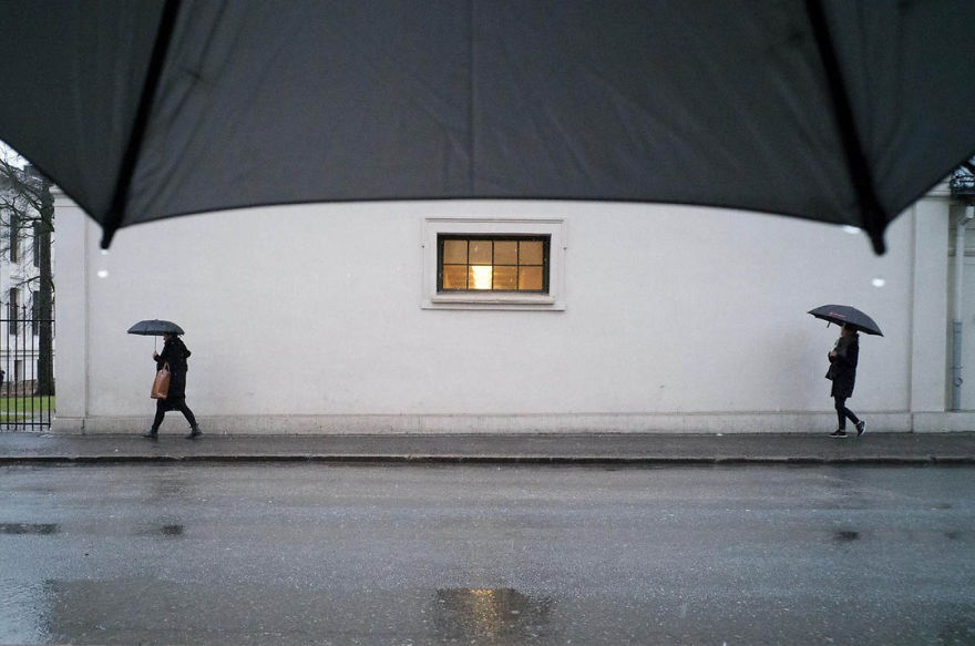 50 Incredibly Lucky Shots By Probably The Best Street Photographer In The World 50 Incredibly Lucky Shots By Probably The Best Street Photographer In The World