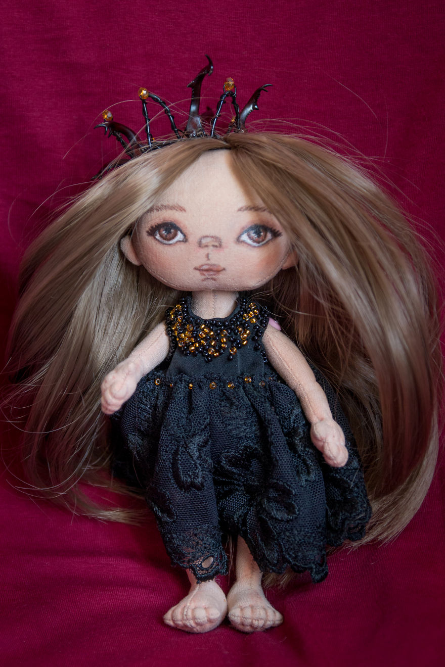 My Girlfriend Create Unique Dolls And She’s Very Shy. I Told Her She’s Wrong