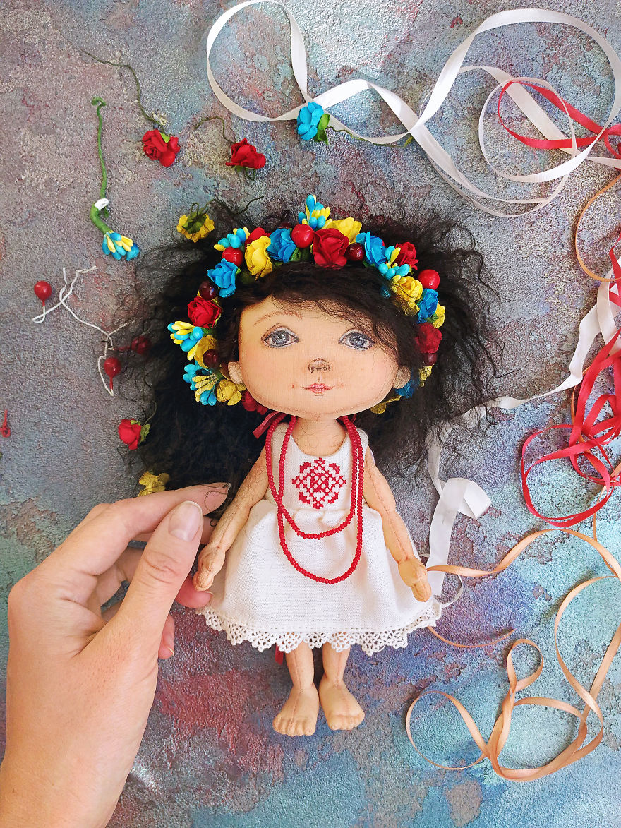 My Girlfriend Create Unique Dolls And She’s Very Shy. I Told Her She’s Wrong