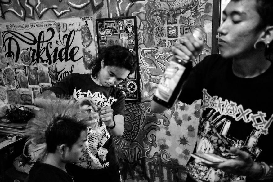 I Photographed Everyday Life Of Indonesian Street Punks I Photographed Everyday Life Of Indonesian Street Punks