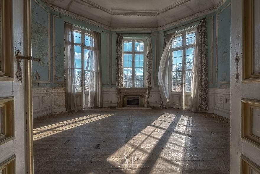 Let’s Take A Look Inside This Abandoned Mansion Let’s Take A Look Inside This Abandoned Mansion