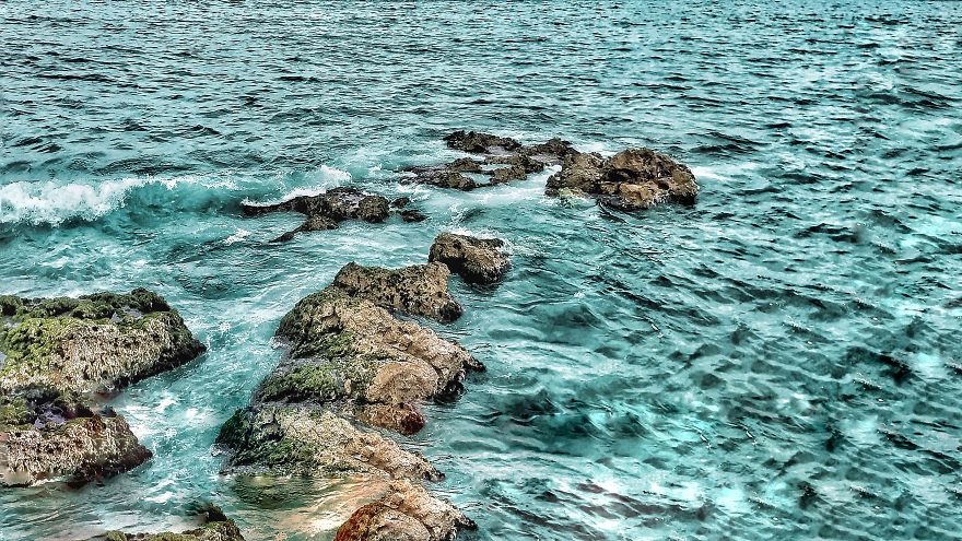 I Took Holiday Pictures Of The Beautiful Havana Using My Phone