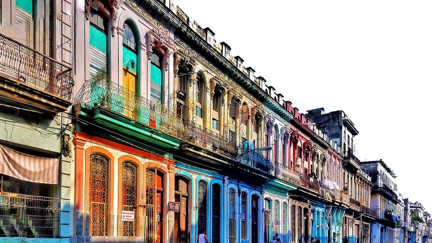 I Took Holiday Pictures Of The Beautiful Havana Using My Phone