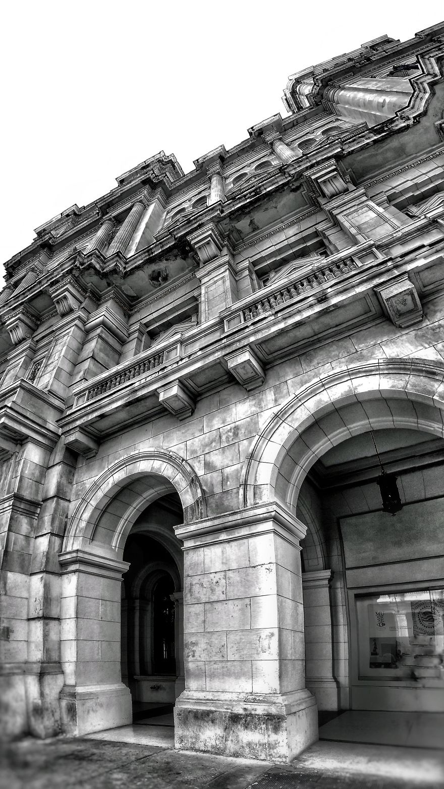 I Took Holiday Pictures Of The Beautiful Havana Using My Phone