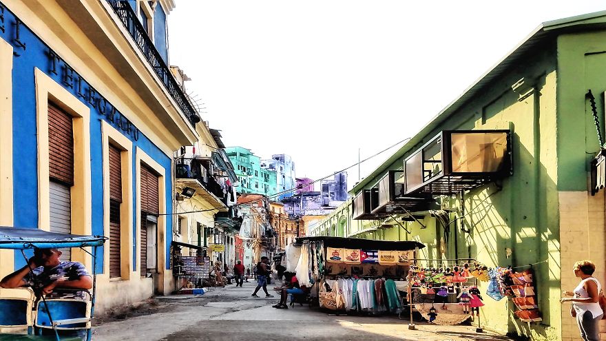 I Took Holiday Pictures Of The Beautiful Havana Using My Phone