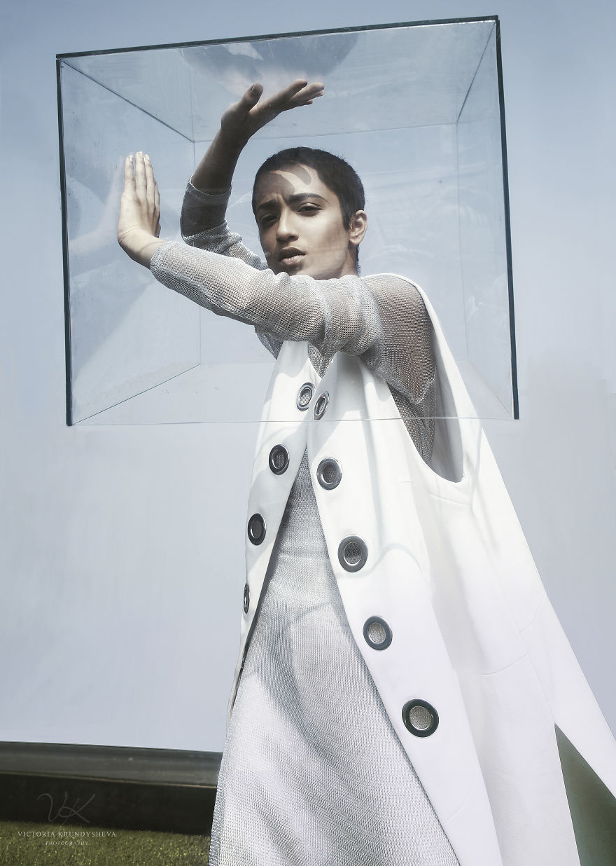 “The Glass Walls” – What It Feels Like To Be A Part Of Social Media Culture Of Exhibitionism “The Glass Walls” – What It Feels Like To Be A Part Of Social Media Culture Of Exhibitionism