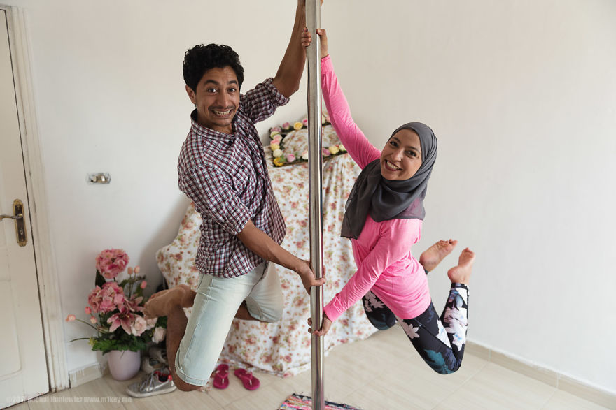 How Muslim Women Use Pole Dancing To Gain Confidence How Muslim Women Use Pole Dancing To Gain Confidence