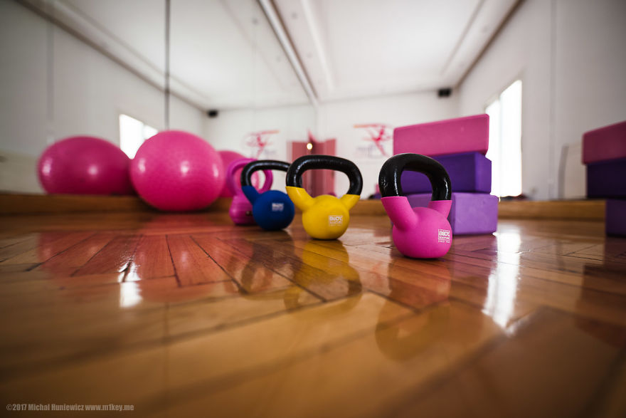 How Muslim Women Use Pole Dancing To Gain Confidence How Muslim Women Use Pole Dancing To Gain Confidence